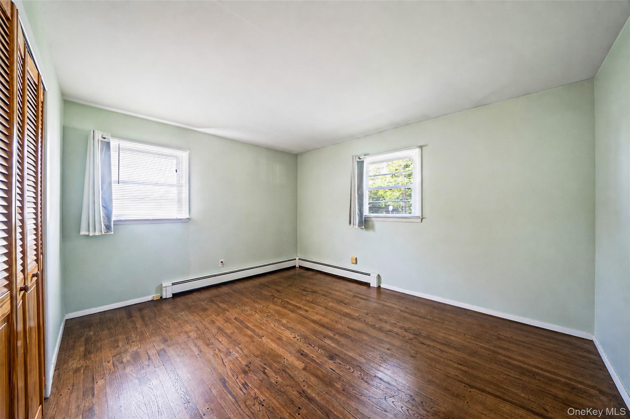 376 South Country Road East Patchogue, NY 11772 - Photo 20 of 36