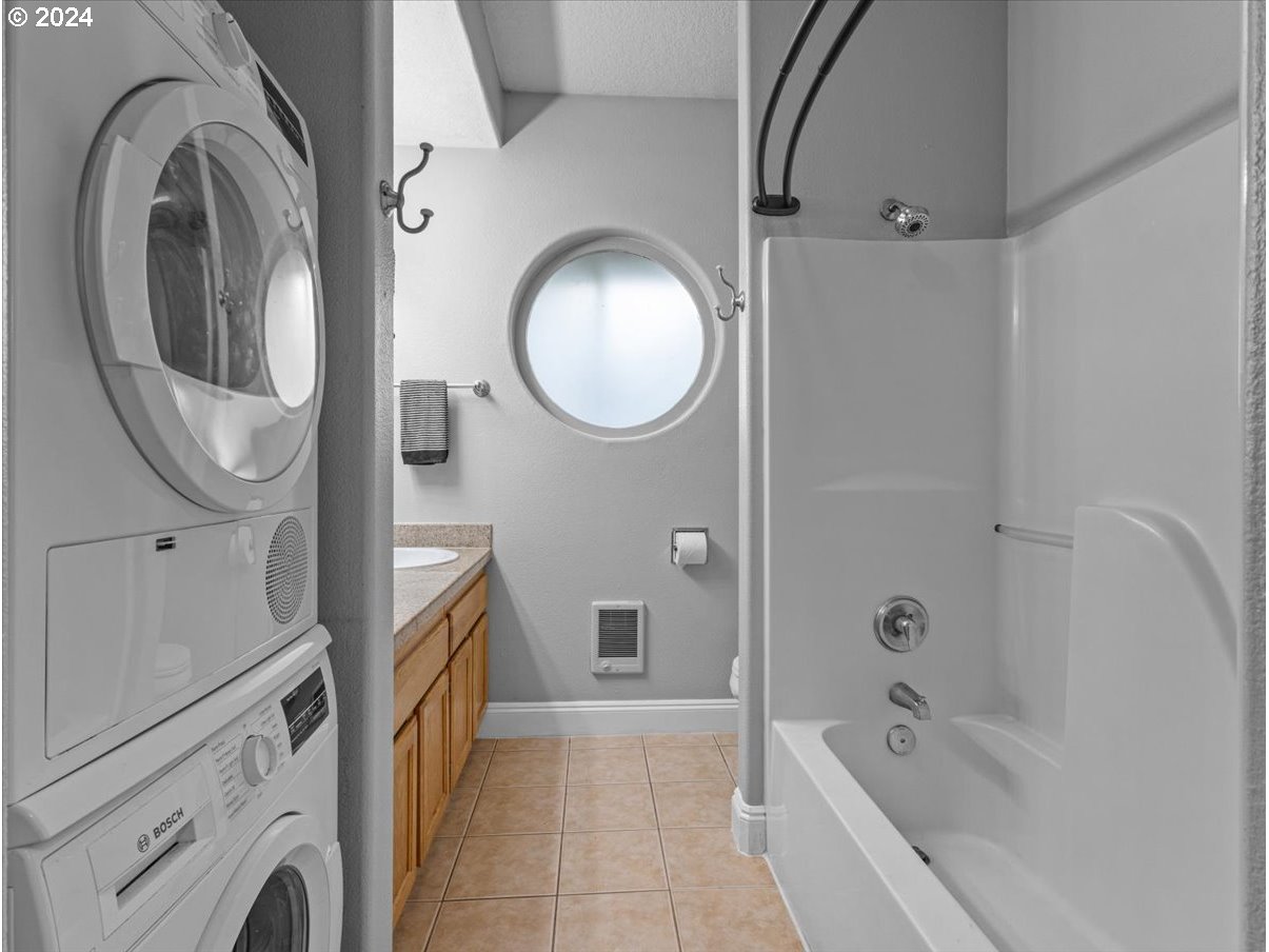 5221 Southwest View Point Terrace, Unit 2 Portland, OR 97239 - Photo 17 of 30 a bathroom with a sink a toilet and bathtub