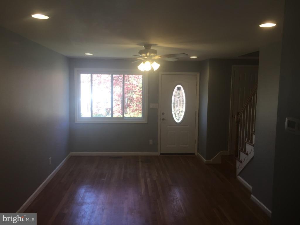 5419 Masefield Road Baltimore, MD 21229 - Photo 4 of 27 Family Room