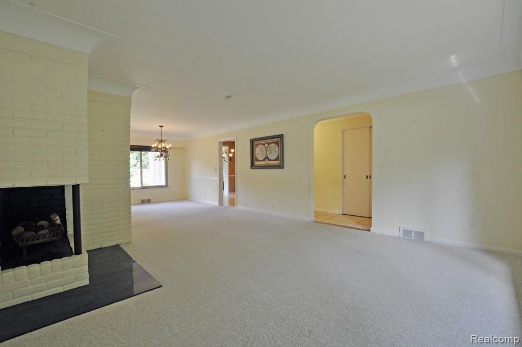 482 Shoreham Road Grosse Pointe, MI 48236 - Photo 3 of 34 3.jpg