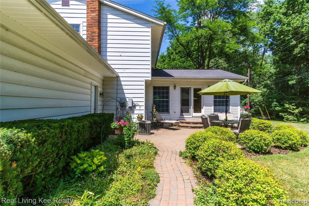 354 Texas Avenue Rochester Hills, MI 48309 - Photo 8 of 62
