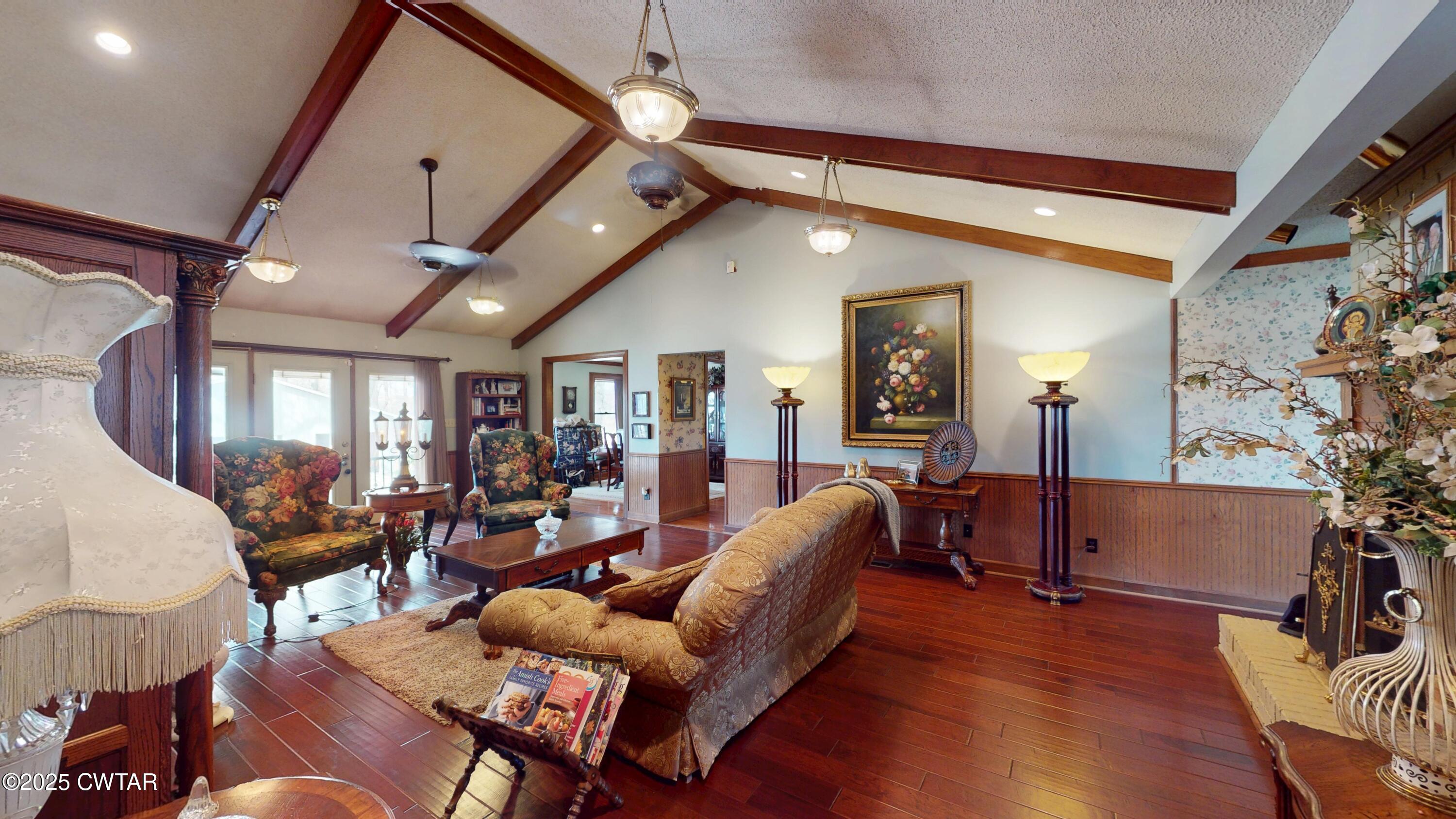 1268 Lightfoot Luckett Road Ripley, TN 38063 - Photo 18 of 40 a living room with furniture or couch and a potted plant
