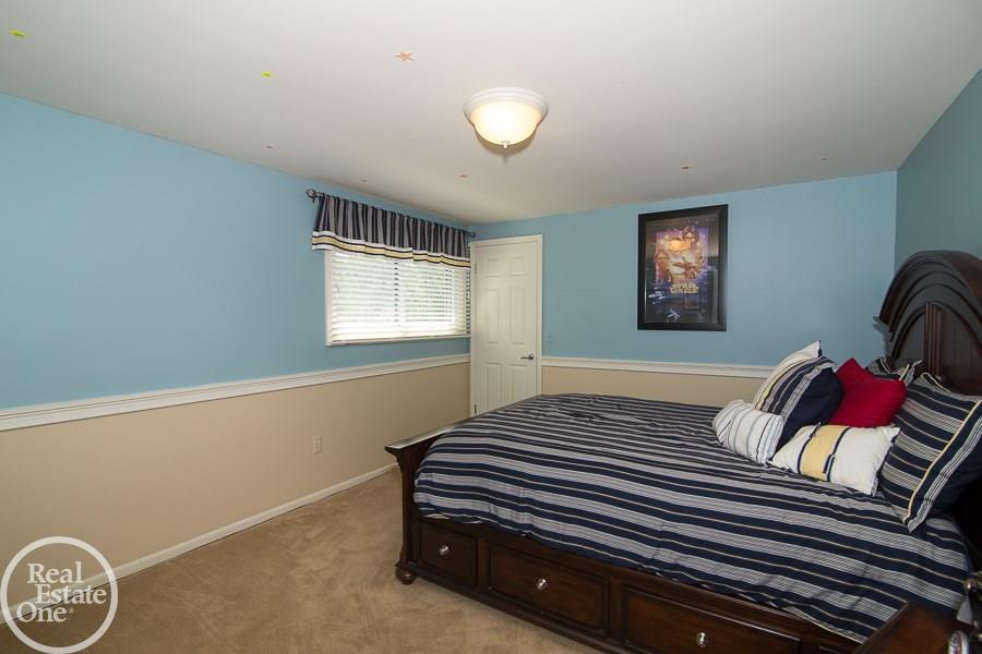471 Lake Forest Road Rochester Hills, MI 48309 - Photo 23 of 32