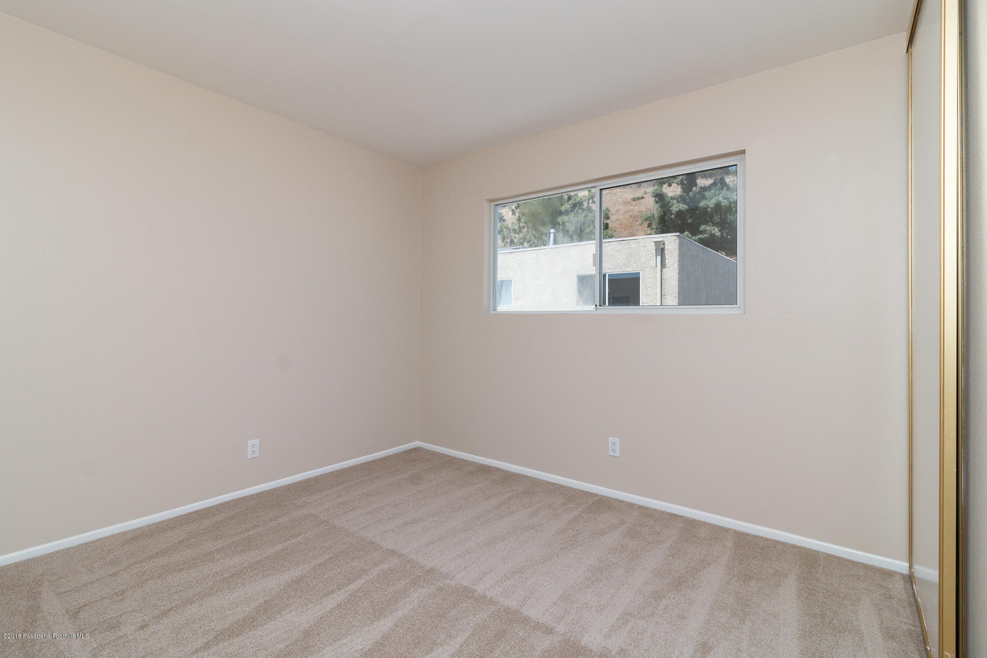 9730 Vía Roma Burbank, CA 91504 - Photo 22 of 24 an empty room with a window