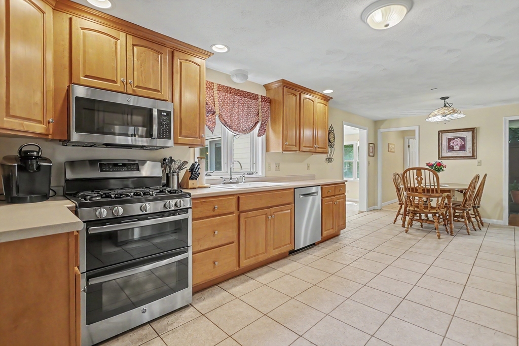22 Sawmill Ridge Road Haverhill, MA 01832 - Photo 7 of 38