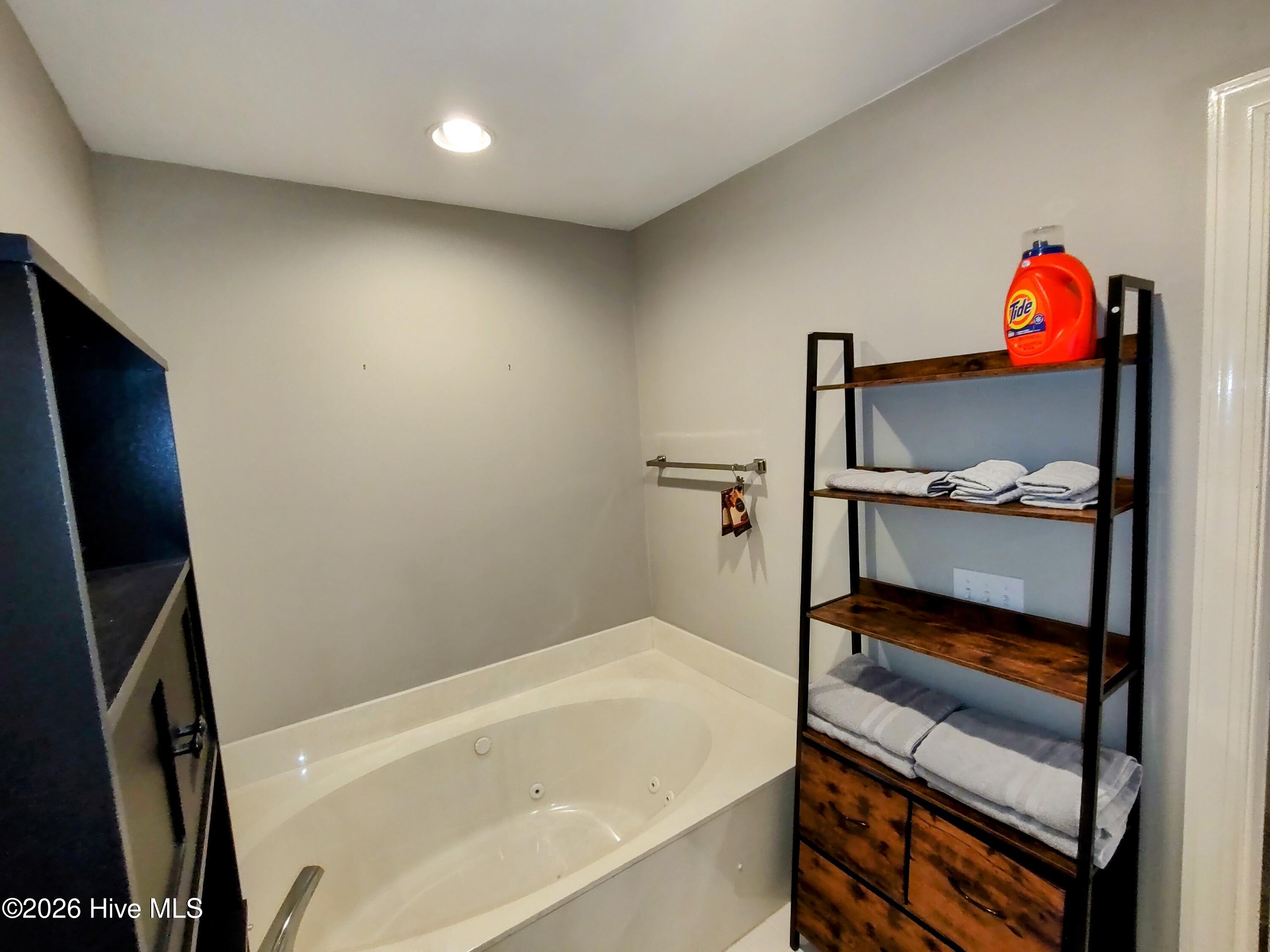 26 Knoll Road Southern Pines, NC 28387 - Photo 11 of 19 IMG_20241119_145806983~2