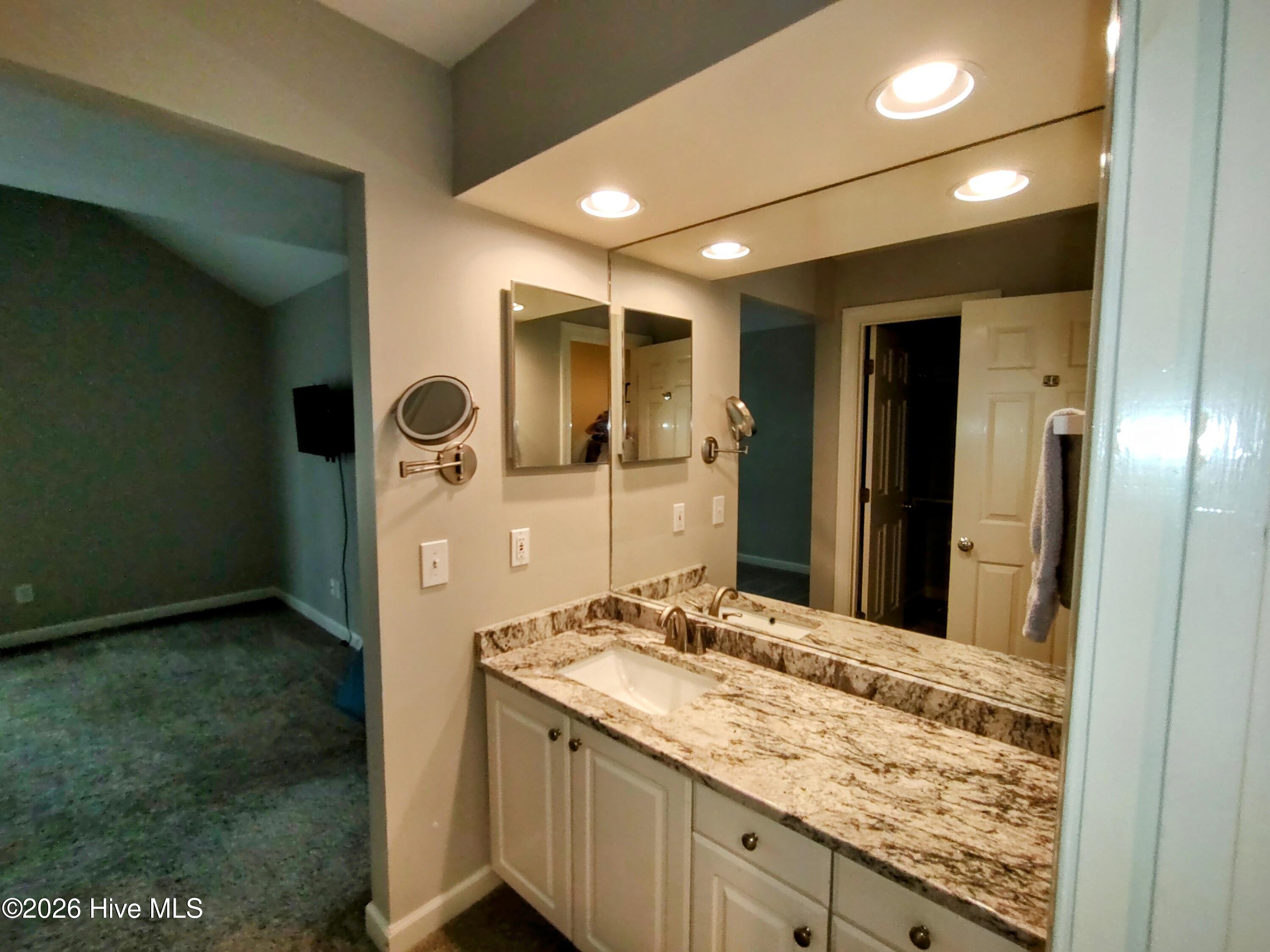 26 Knoll Road Southern Pines, NC 28387 - Photo 14 of 19 IMG_20241119_145858896~2