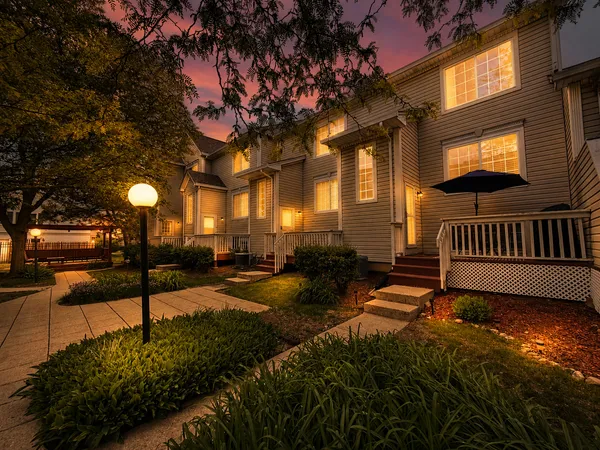 $295,000 | 313 Peachtree Court, Bolingbrook, IL 60440