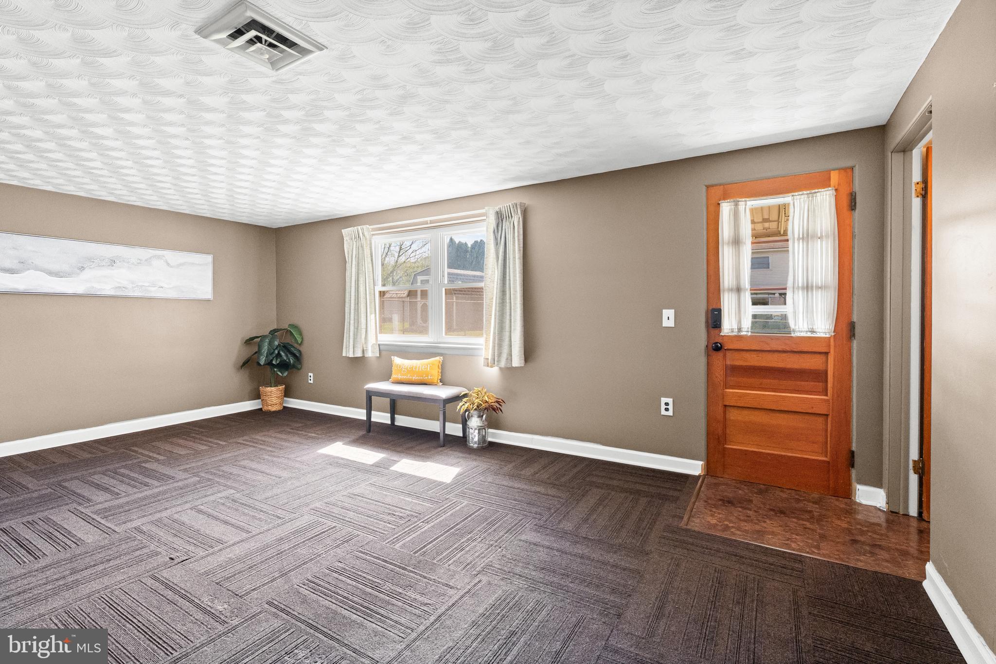 982 Marbrook Lane York, PA 17404 - Photo 17 of 26 2nd living space