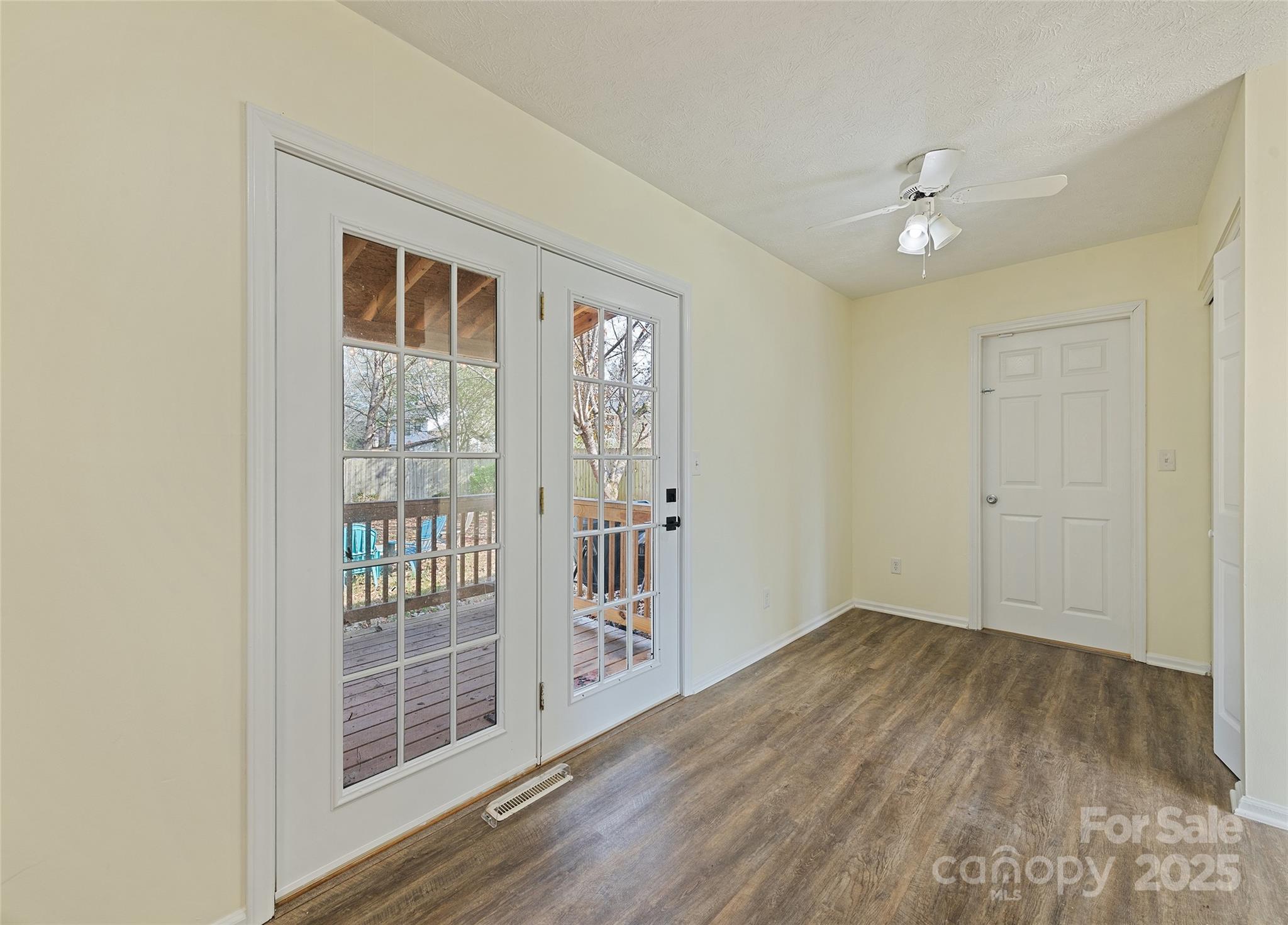 129 Willow Brook Road Hendersonville, NC 28792 - Photo 11 of 27