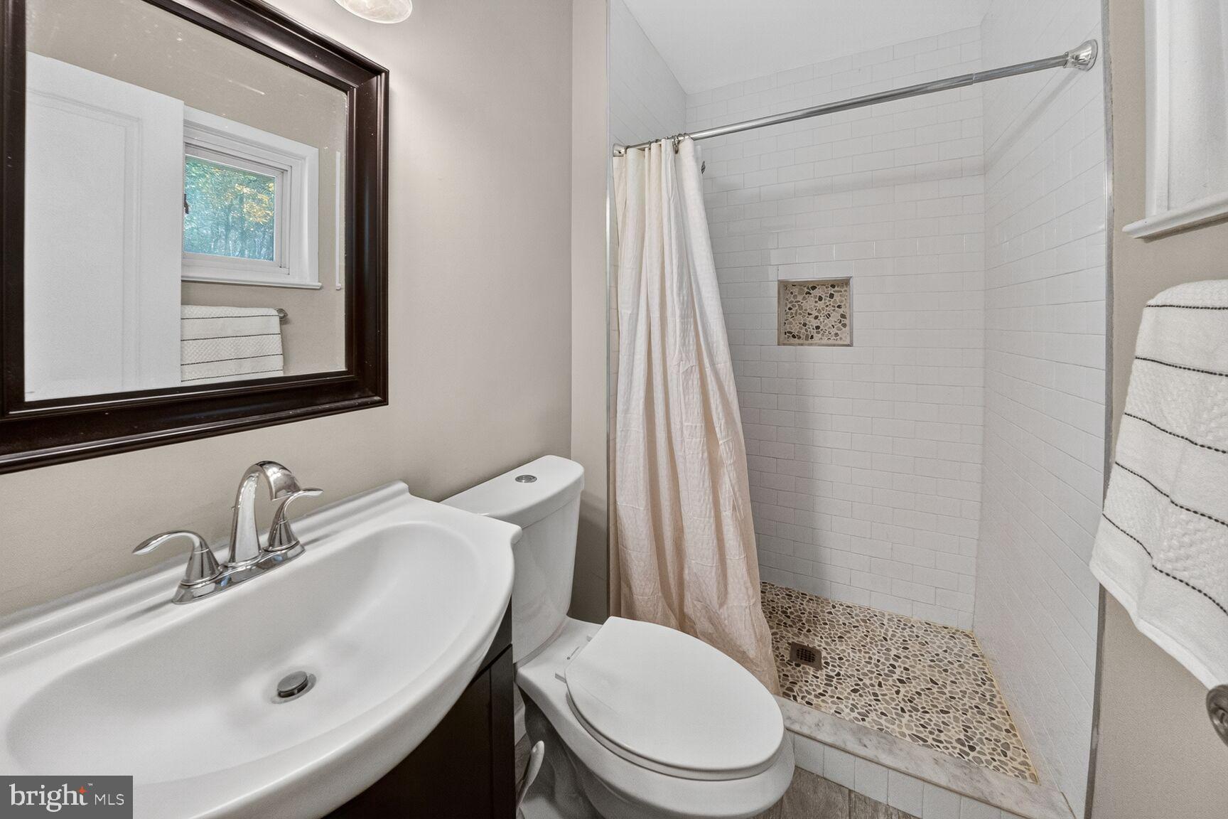 6802 Niles Drive Laurel, MD 20707 - Photo 20 of 31 Primary En Suite - Beautifully Updated