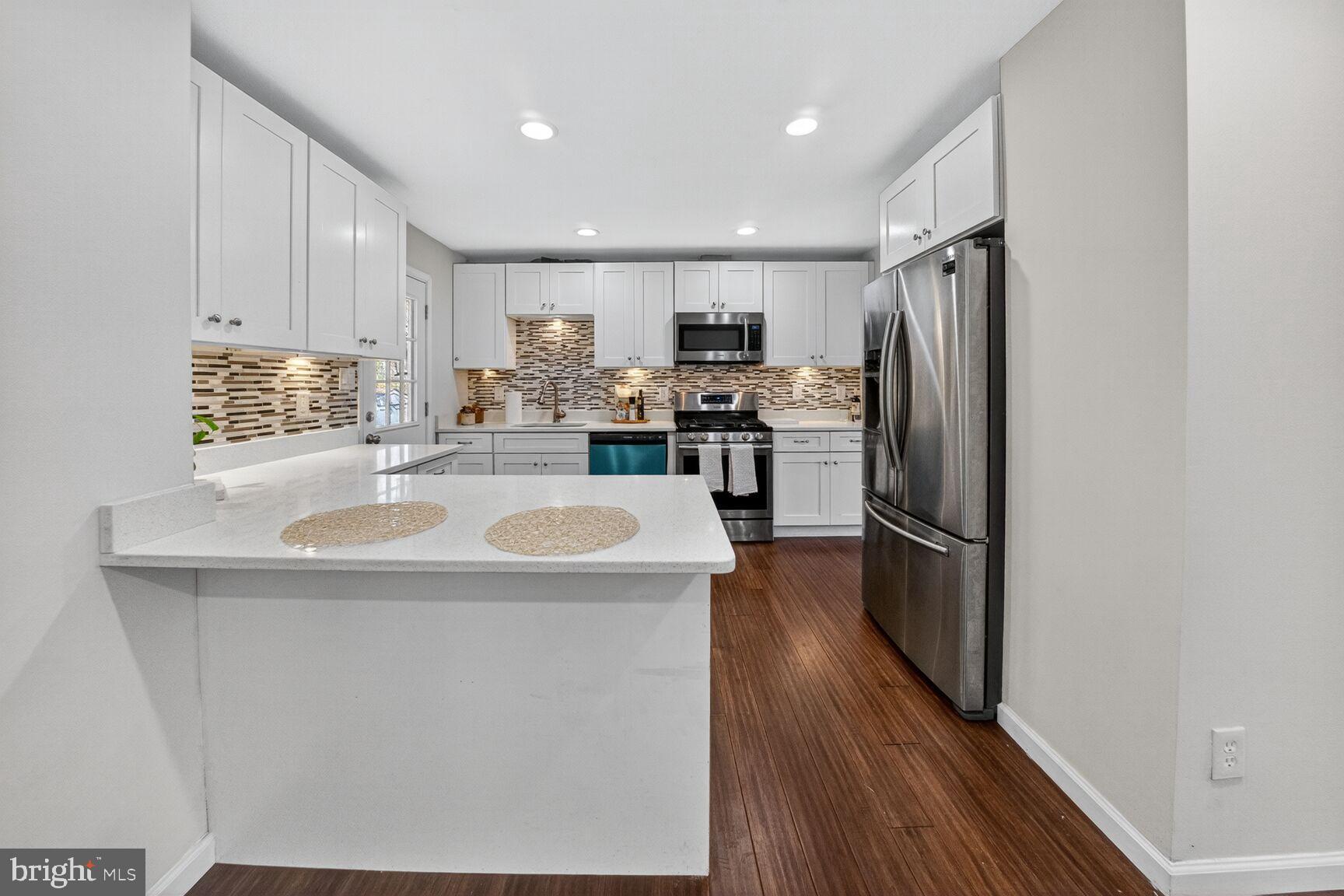 6802 Niles Drive Laurel, MD 20707 - Photo 9 of 31 Kitchen with Breakfast Bar