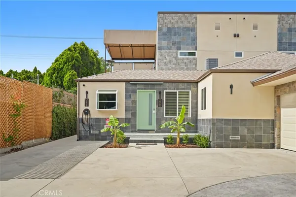 $4,595 | 18748 Collins Street, Tarzana, CA 91356