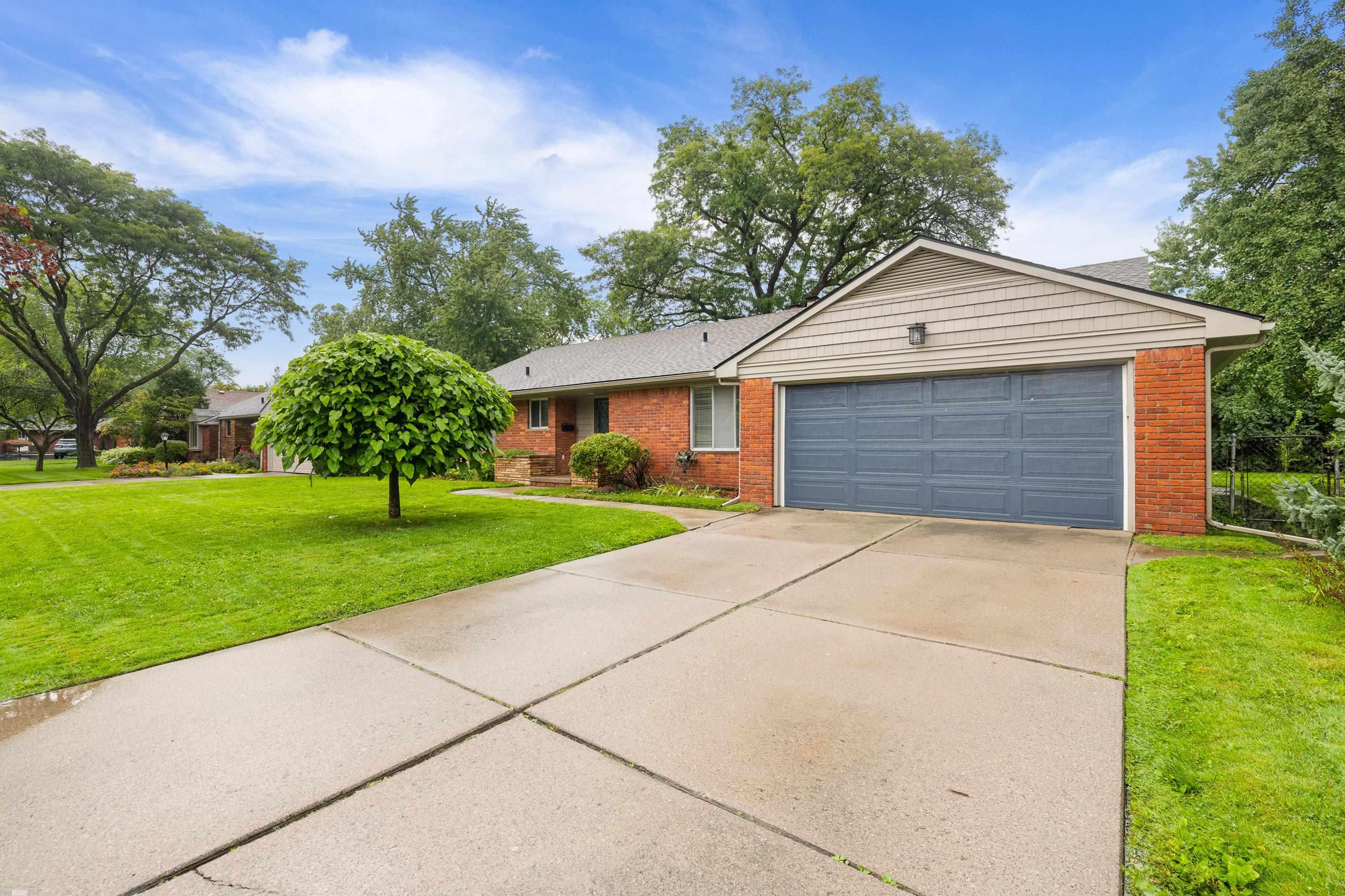 426 Barclay Road Grosse Pointe, MI 48236 - Photo 4 of 38 50119794-3.JPG