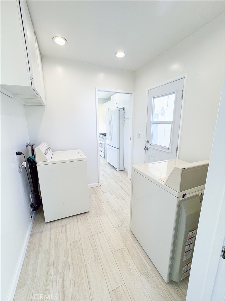 2305 Graham Avenue Redondo Beach, CA 90278 - Photo 11 of 31 Laundry room
