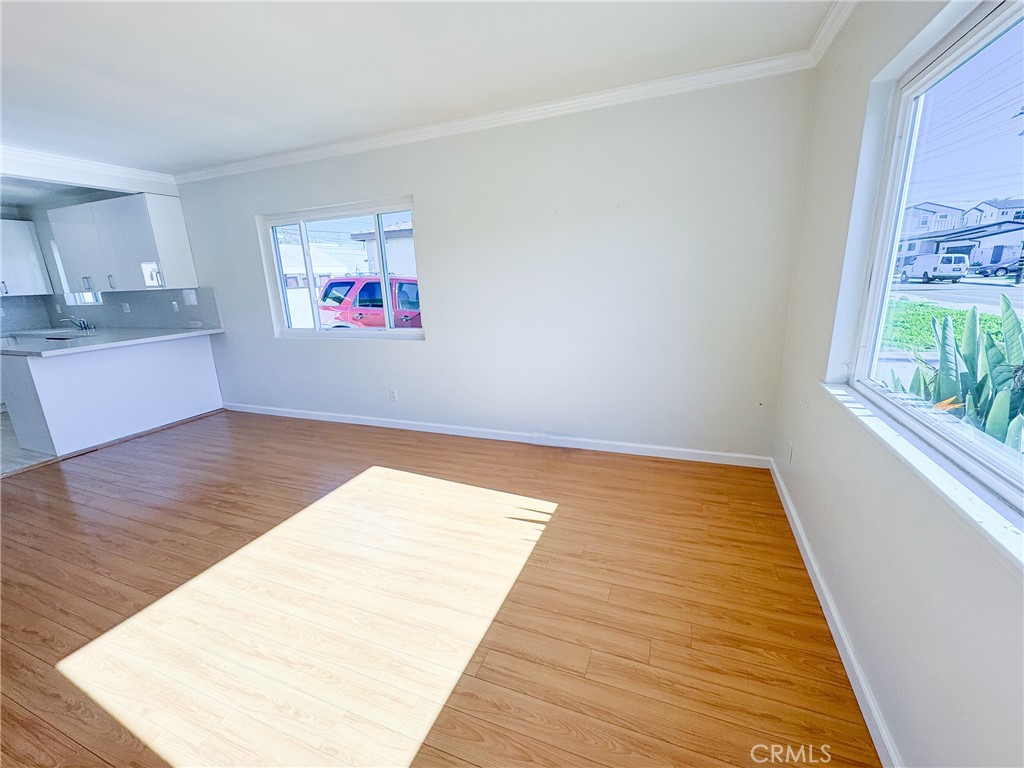 2305 Graham Avenue Redondo Beach, CA 90278 - Photo 2 of 31 Bright and sunny livingroom