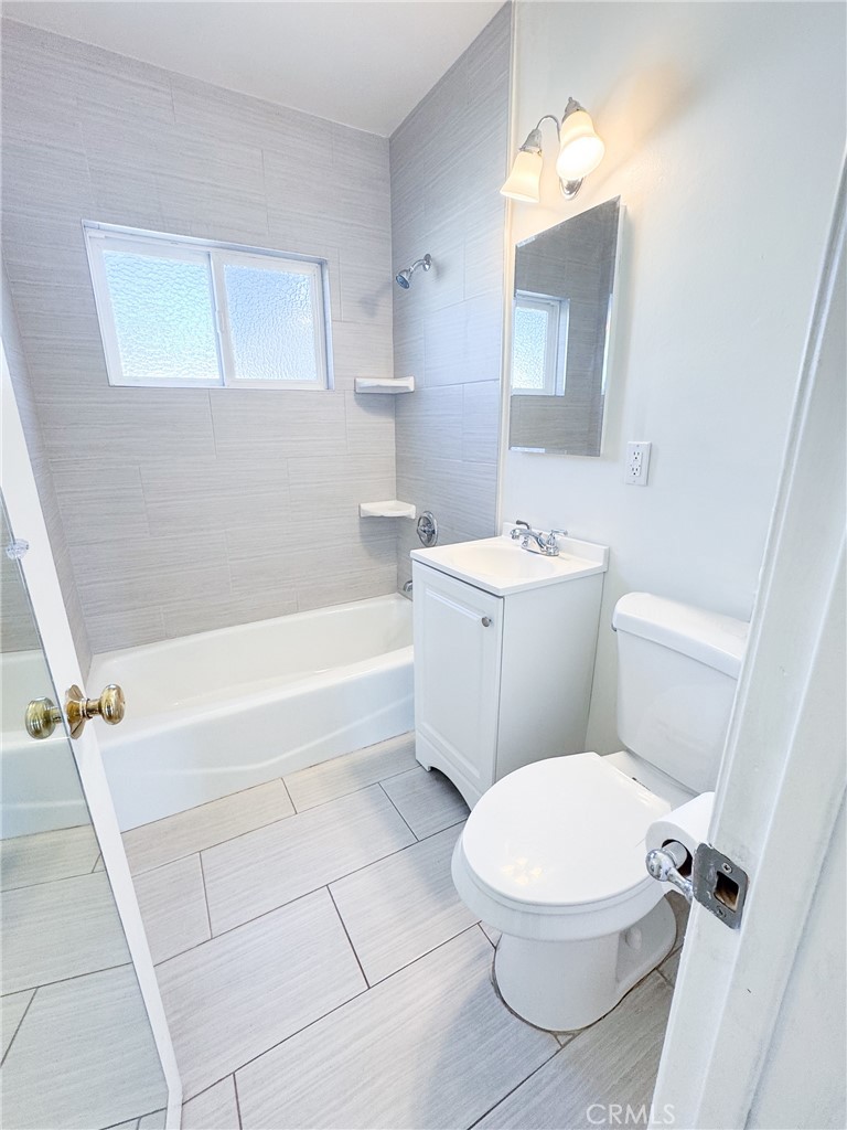 2305 Graham Avenue Redondo Beach, CA 90278 - Photo 23 of 31 Bathroom #1