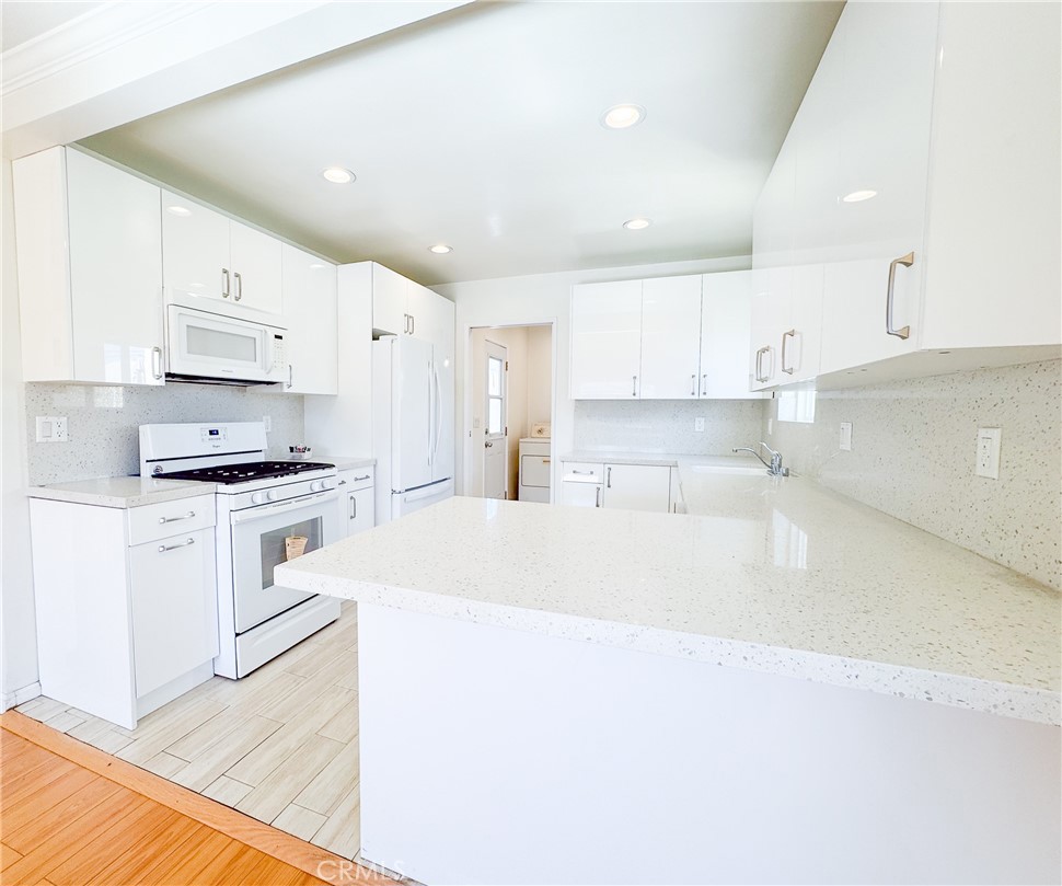 2305 Graham Avenue Redondo Beach, CA 90278 - Photo 5 of 31 Lovely ktichen with great layout