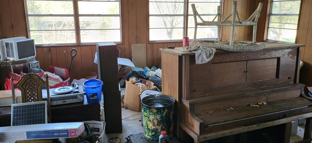 5427 Fm 69 Como, TX 75431 - Photo 9 of 38 a room with musical instruments