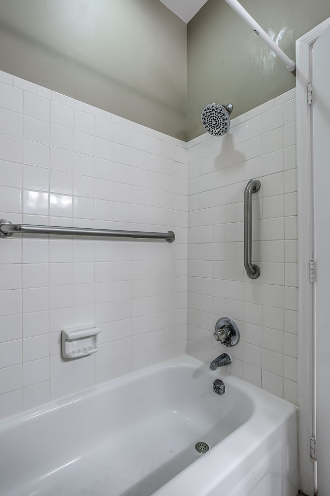 1129 West Main Street, Unit 1 Franklin, TN 37064 - Photo 18 of 30 a bathroom with a bathtub