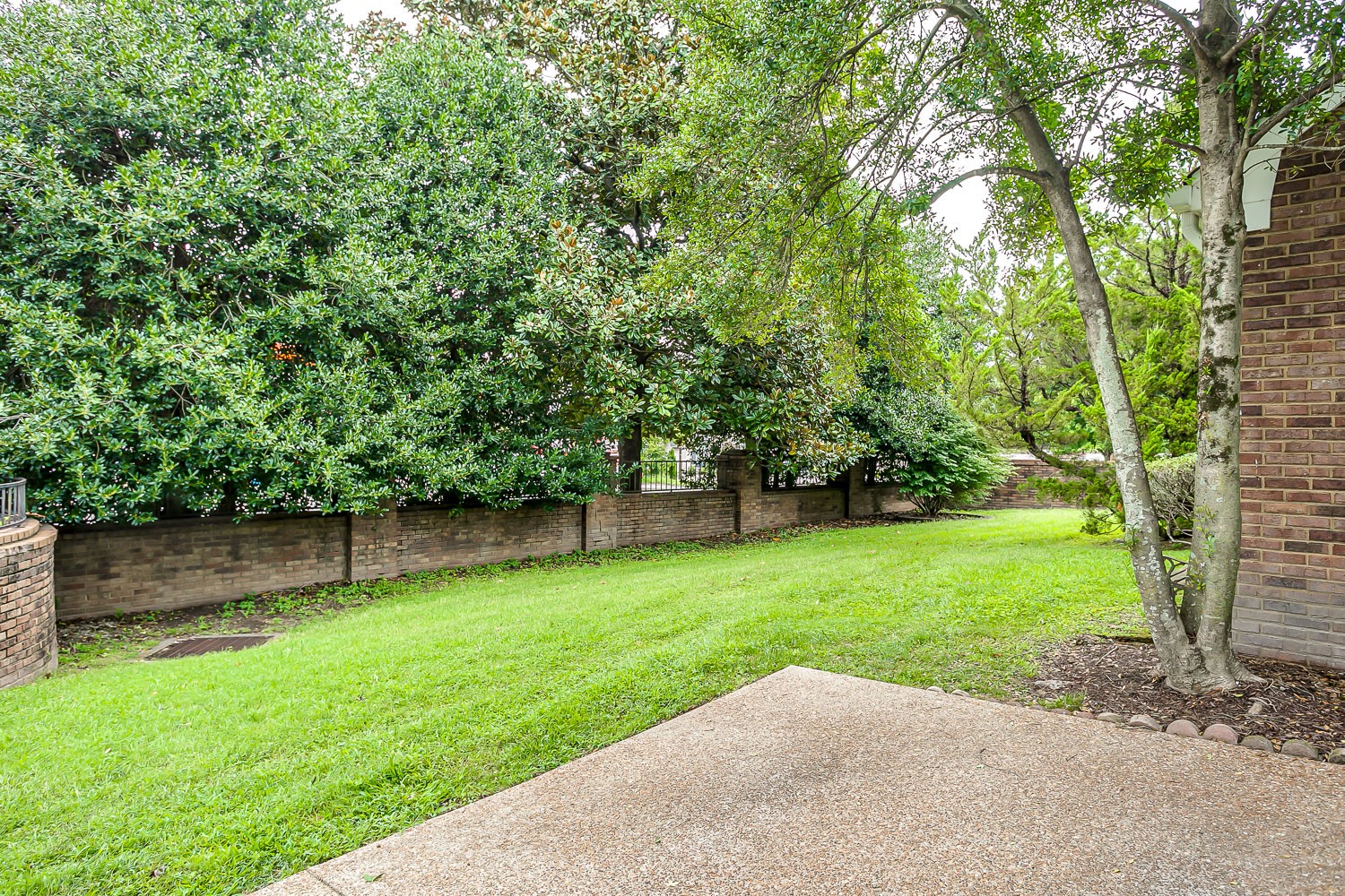 1129 West Main Street, Unit 1 Franklin, TN 37064 - Photo 29 of 30 a view of a backyard with a garden