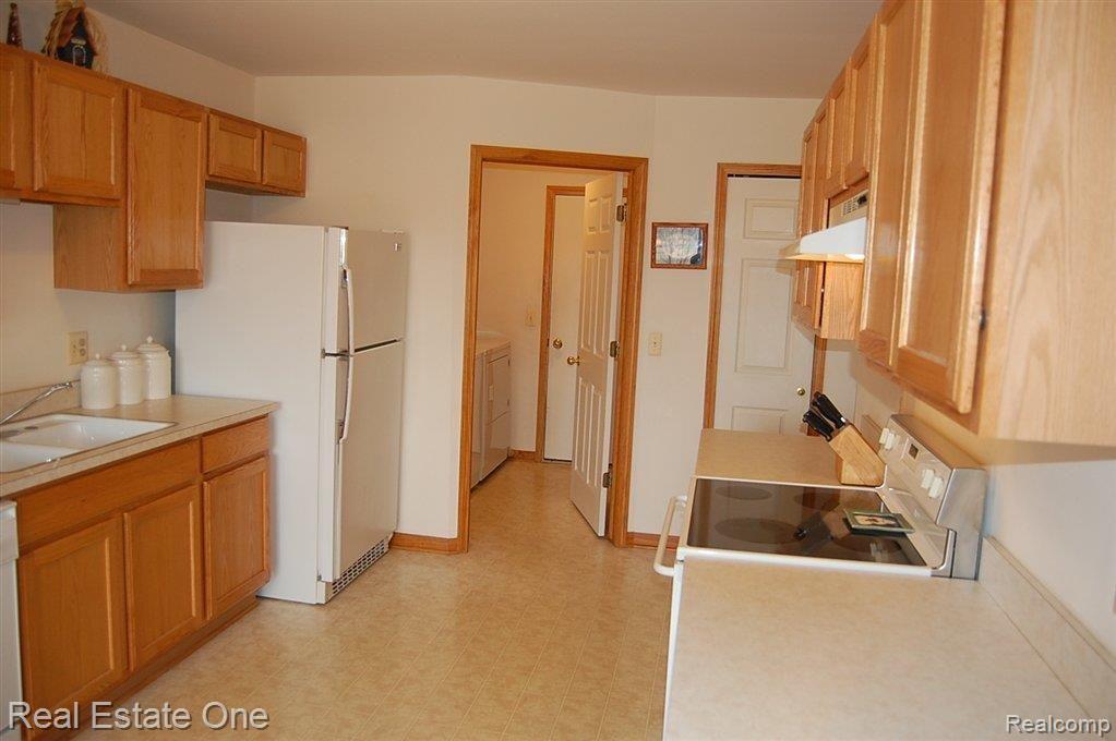 50785 Raintree Circle, Unit 63 New Baltimore, MI 48047 - Photo 7 of 14 raintree 50785 010.JPG