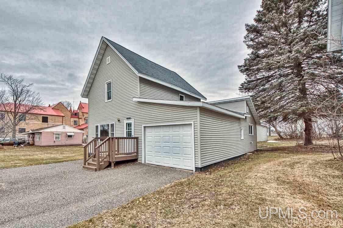 408 Spring Avenue Florence, WI 54121 - Photo 1 of 34 Gallery Image 1