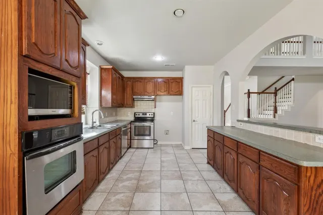 $425,000 | 1500 Chateau Lane, Mansfield, TX 76063