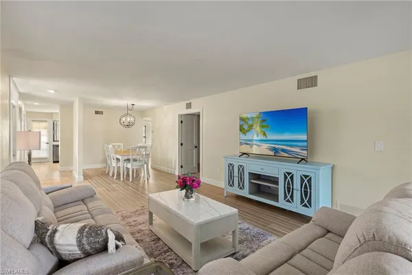 $2,600 | 3101 Riviera Drive, Naples, FL 34103