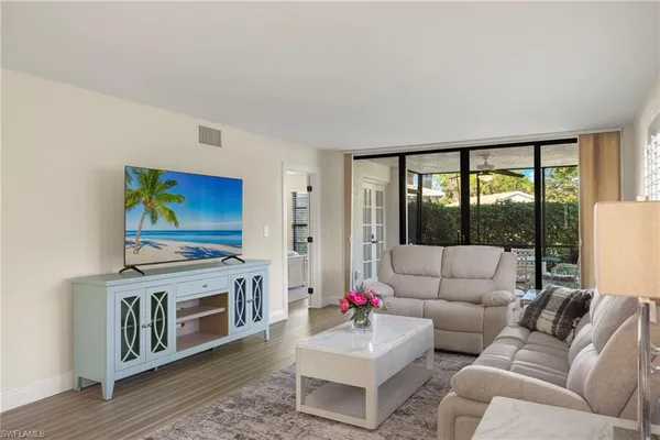 $2,600 | 3101 Riviera Drive, Naples, FL 34103