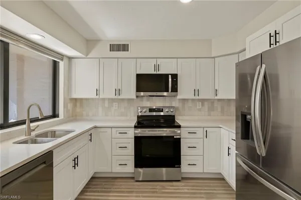 $2,600 | 3101 Riviera Drive, Naples, FL 34103