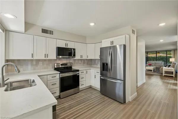 $2,600 | 3101 Riviera Drive, Naples, FL 34103