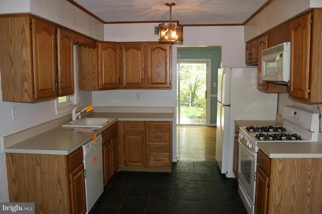 8606 Postoak Road Potomac, MD 20854 - Photo 21 of 27 Kitchen