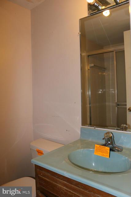 8606 Postoak Road Potomac, MD 20854 - Photo 10 of 27 Bath