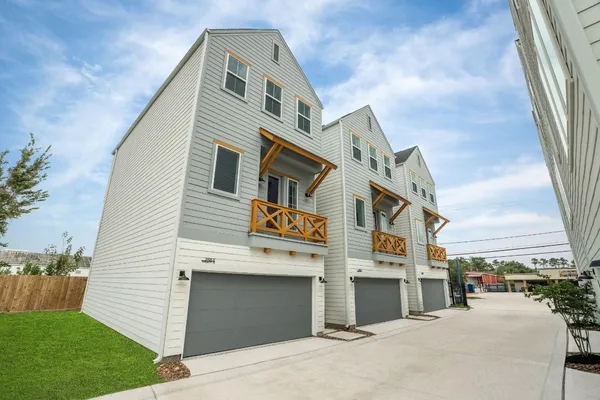 $2,699 | 3905 Pinemont Drive, Unit F, Houston, TX 77018