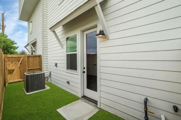 $2,699 | 3905 Pinemont Drive, Unit F, Houston, TX 77018