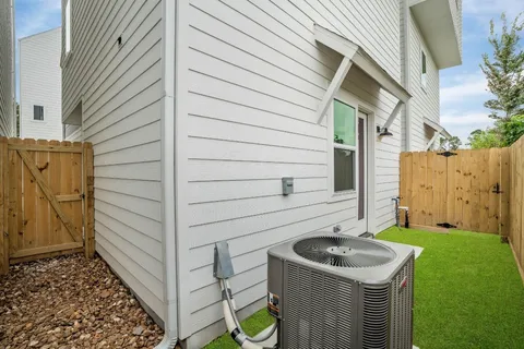 $2,699 | 3905 Pinemont Drive, Unit F, Houston, TX 77018