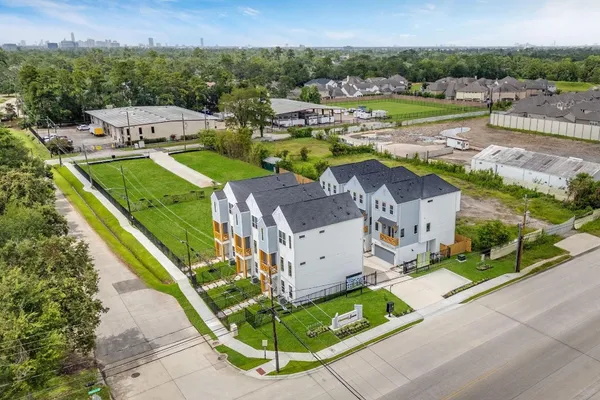 $2,699 | 3905 Pinemont Drive, Unit F, Houston, TX 77018