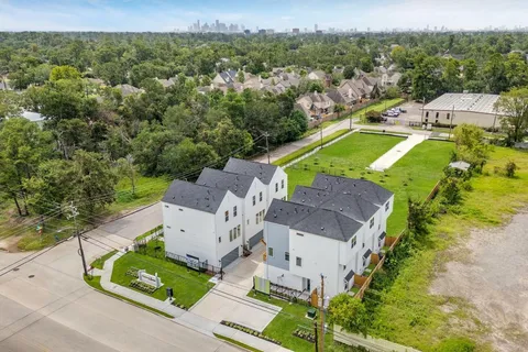 $2,699 | 3905 Pinemont Drive, Unit F, Houston, TX 77018