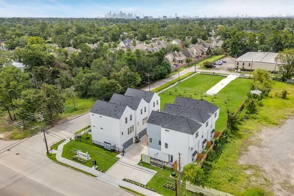 $2,699 | 3905 Pinemont Drive, Unit F, Houston, TX 77018