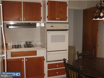 1042 Surrey Road Philadelphia, PA 19115 - Photo 7 of 12 Kitchen