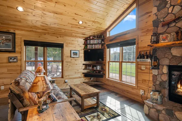 $1,250,000 | 1095 80th Street, Amery, WI 54001