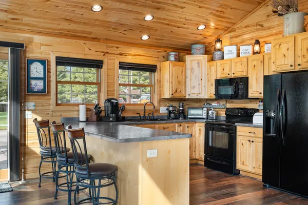 $1,250,000 | 1095 80th Street, Amery, WI 54001