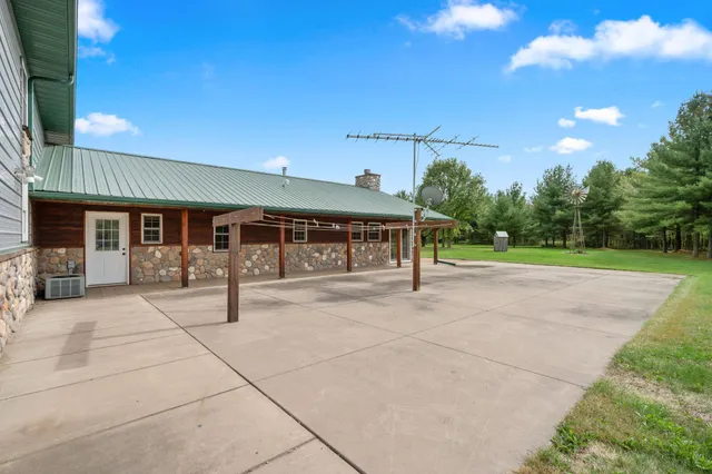 $1,250,000 | 1095 80th Street, Amery, WI 54001