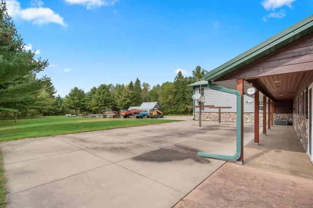 $1,250,000 | 1095 80th Street, Amery, WI 54001