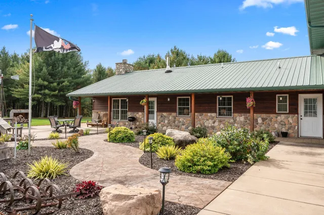 $1,250,000 | 1095 80th Street, Amery, WI 54001