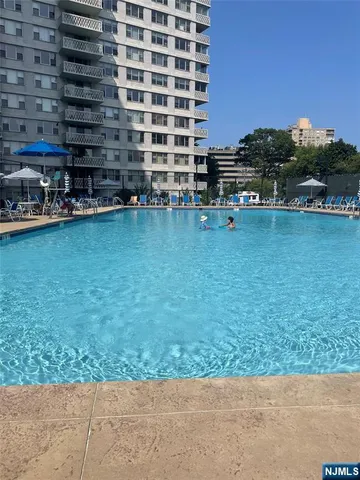 $219,000 | 2100 Linwood, Unit 18N, Fort Lee, NJ 07024