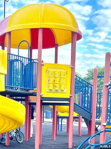 $219,000 | 2100 Linwood, Unit 18N, Fort Lee, NJ 07024