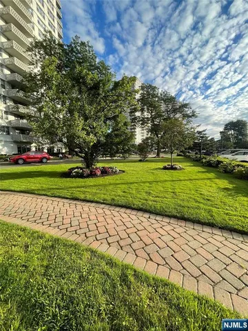 $219,000 | 2100 Linwood, Unit 18N, Fort Lee, NJ 07024