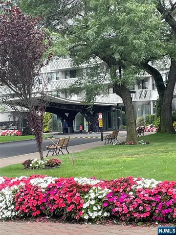 $219,000 | 2100 Linwood, Unit 18N, Fort Lee, NJ 07024